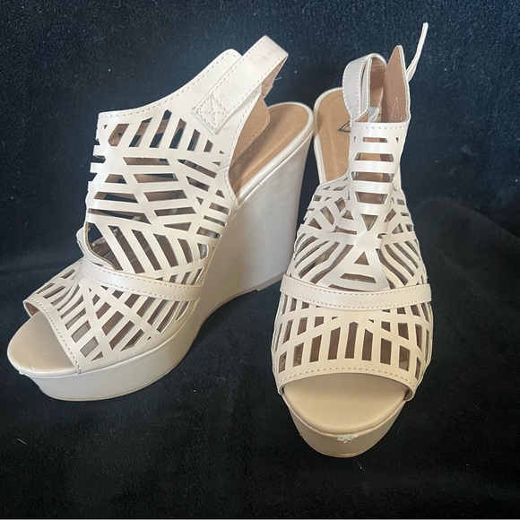 Tan Wedges. Worn once! - Picture 4 of 4